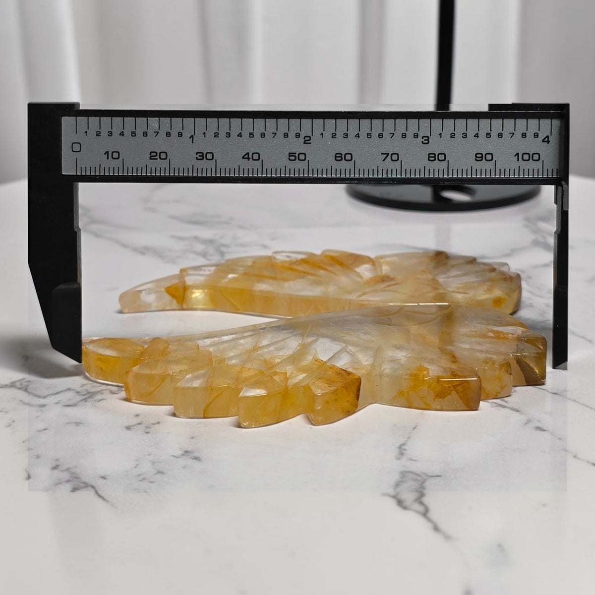Width measurement of the Golden Healer quartz wings