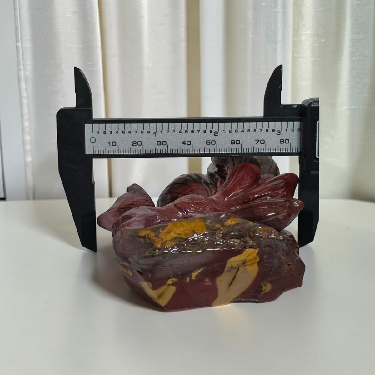 Mookaite fox carving length measurement